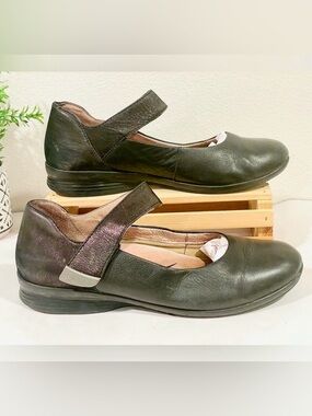 Dansko Black “Audrey” Mary Janes Purple Glittery Shimmer Velcro Straps | GUC